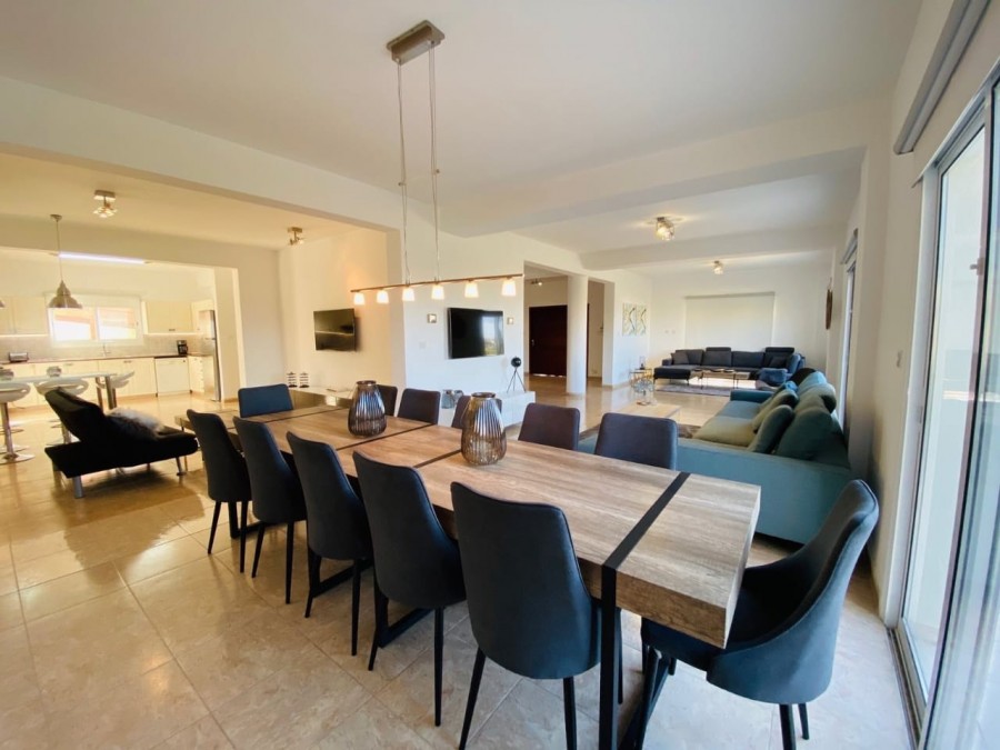 Detached Villa For Sale  in  Chlorakas