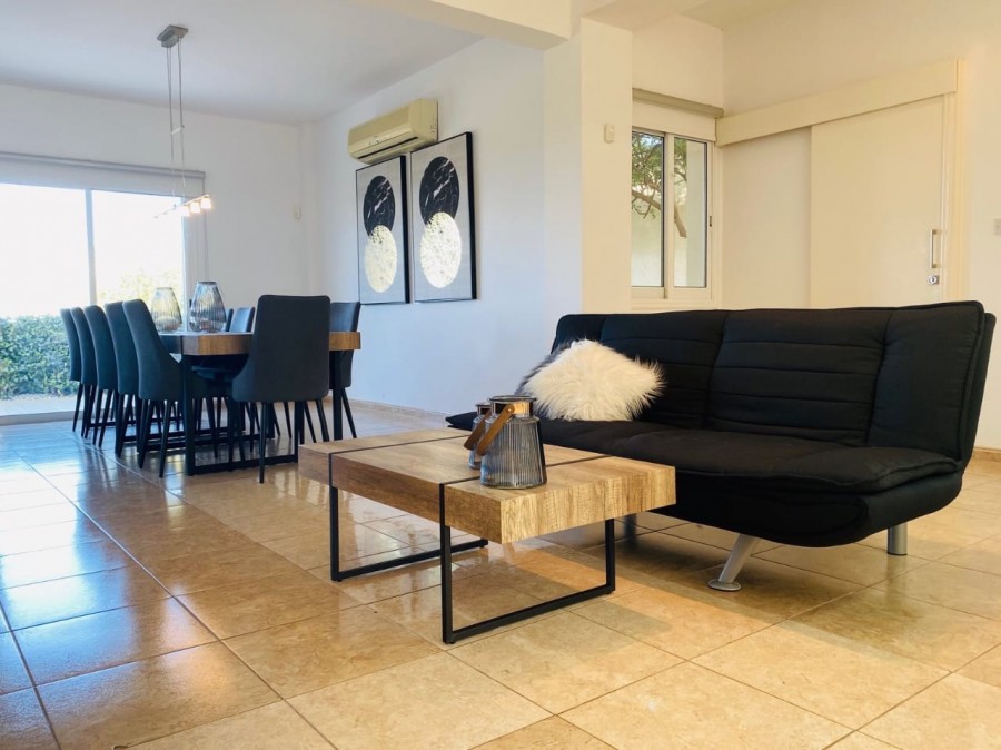 Detached Villa For Sale  in  Chlorakas