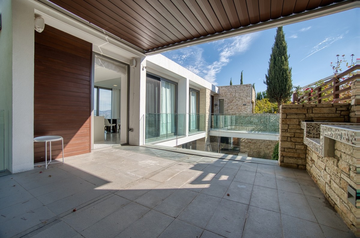 Detached Villa For Sale  in  Tsada