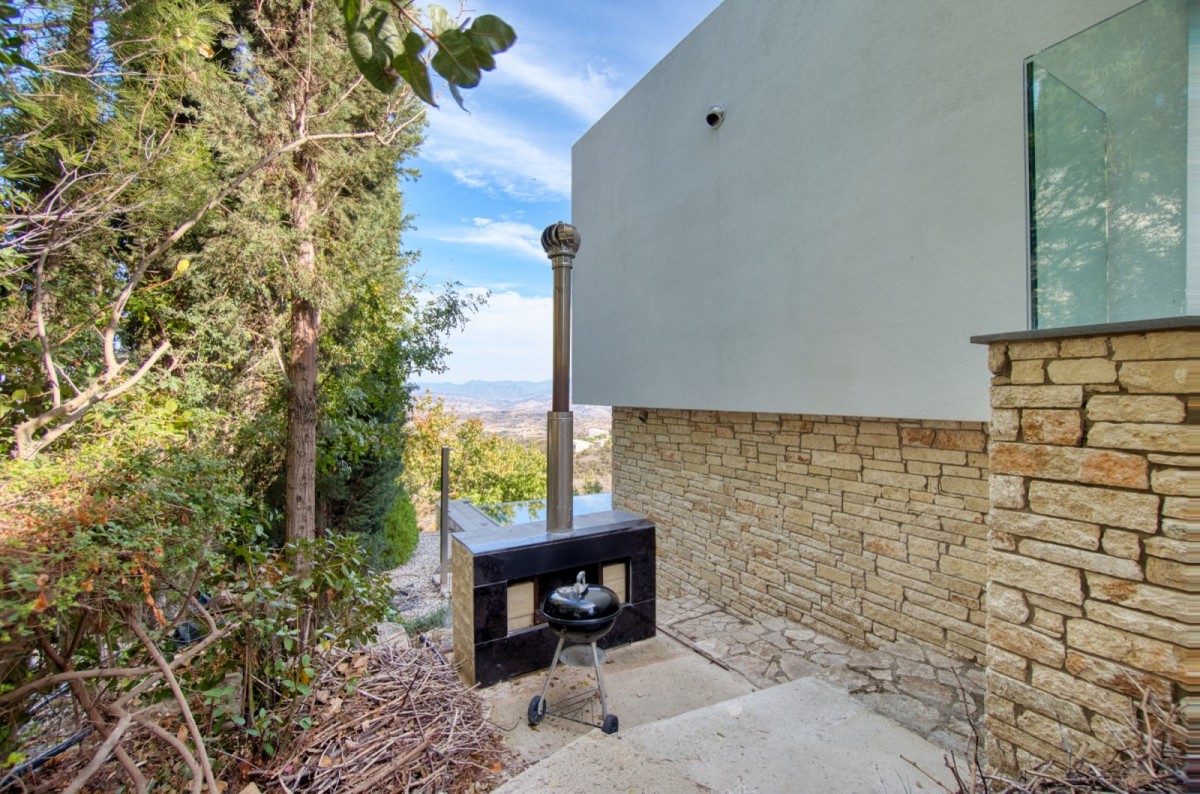 Detached Villa For Sale  in  Tsada