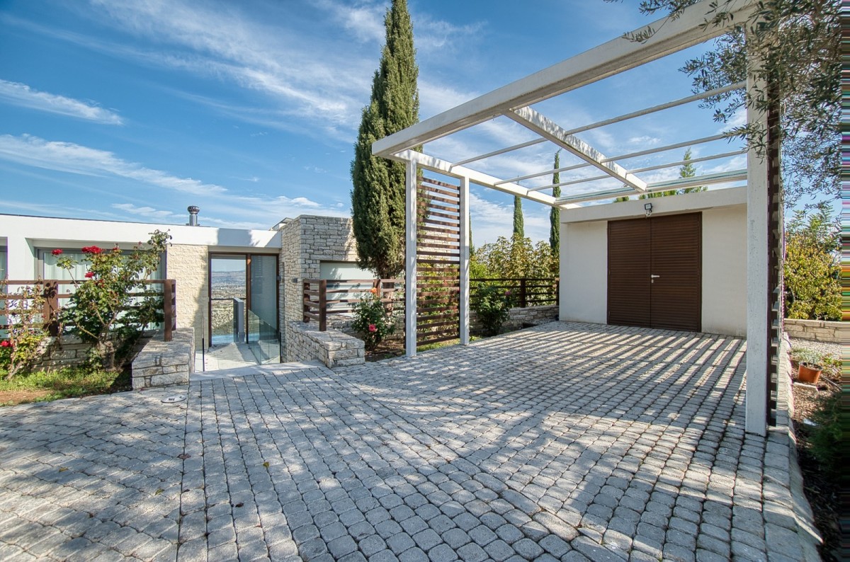 Detached Villa For Sale  in  Tsada