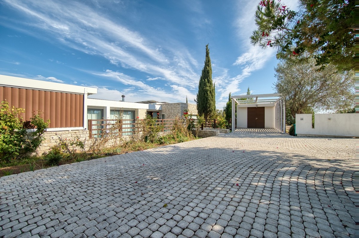 Detached Villa For Sale  in  Tsada