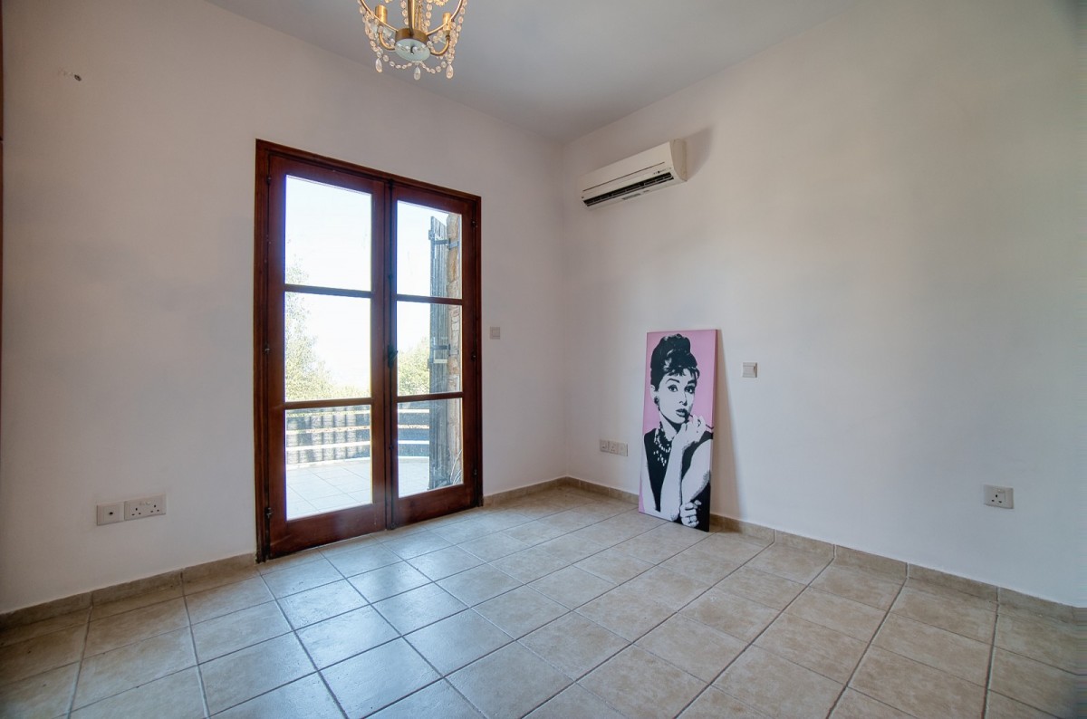 Detached Villa For Sale  in  Kathikas