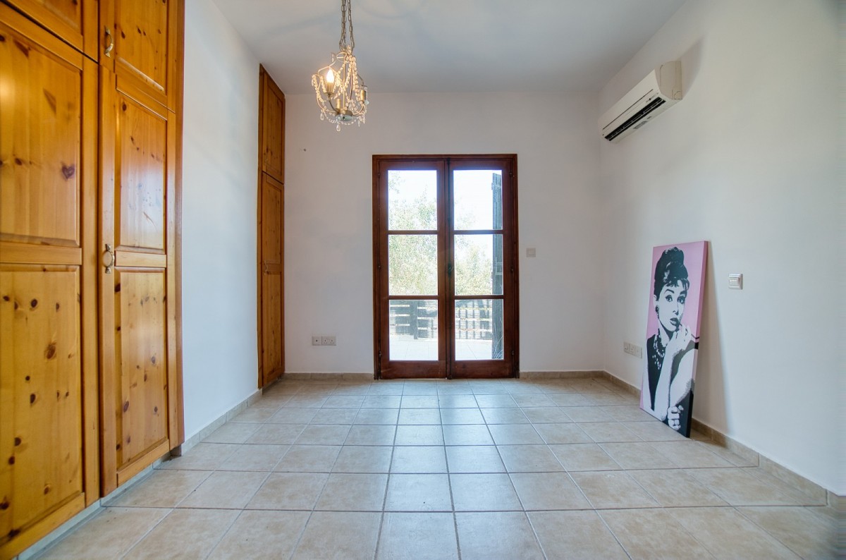 Detached Villa For Sale  in  Kathikas