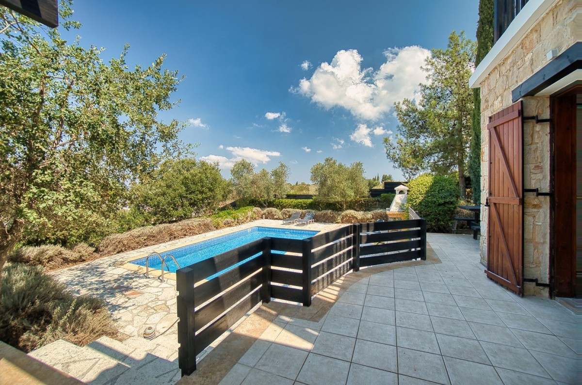 Detached Villa For Sale  in  Kathikas