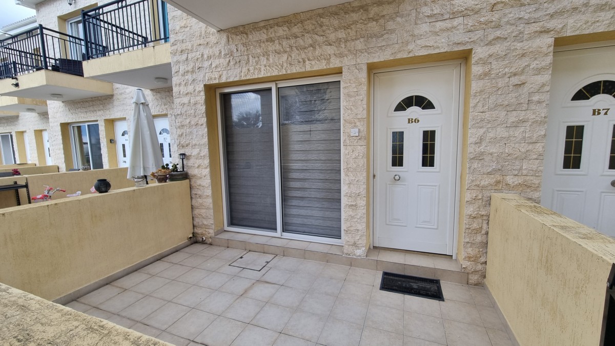 Town House / Maisonette For Rent  in  Kato Paphos - Universal