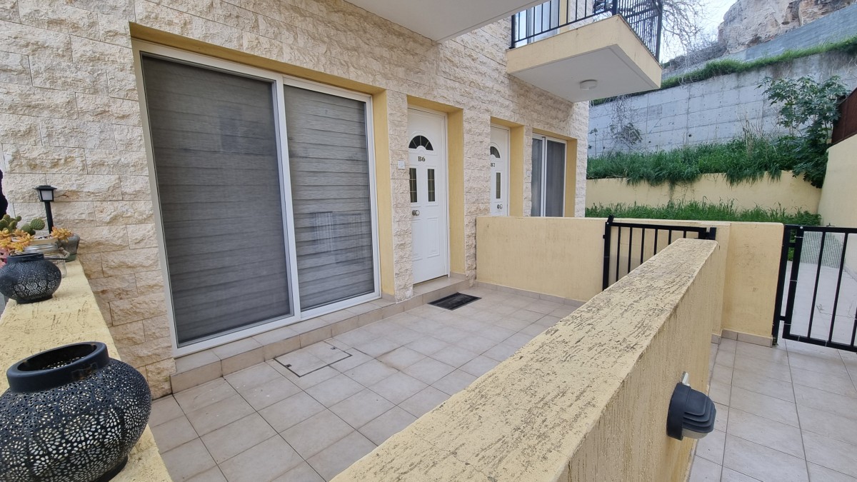 Town House / Maisonette For Rent  in  Kato Paphos - Universal