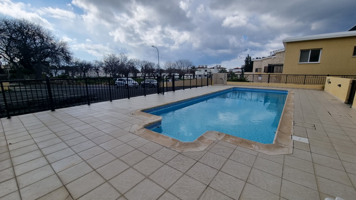 Town House / Maisonette For Rent  in  Kato Paphos - Universal