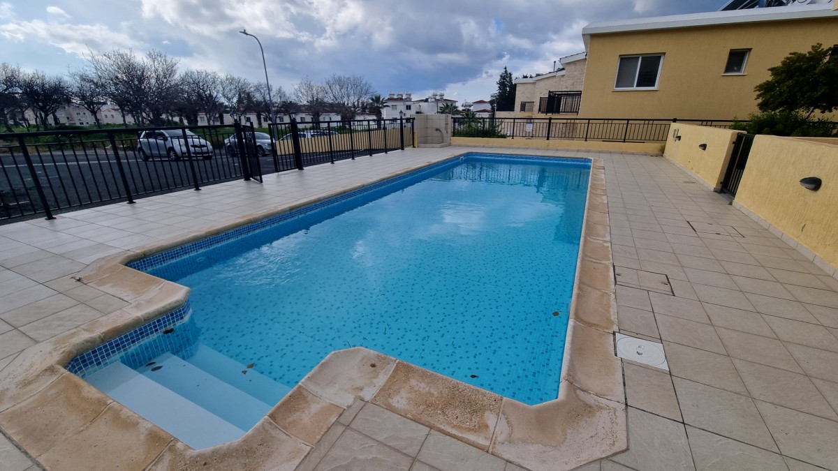 Town House / Maisonette For Rent  in  Kato Paphos - Universal