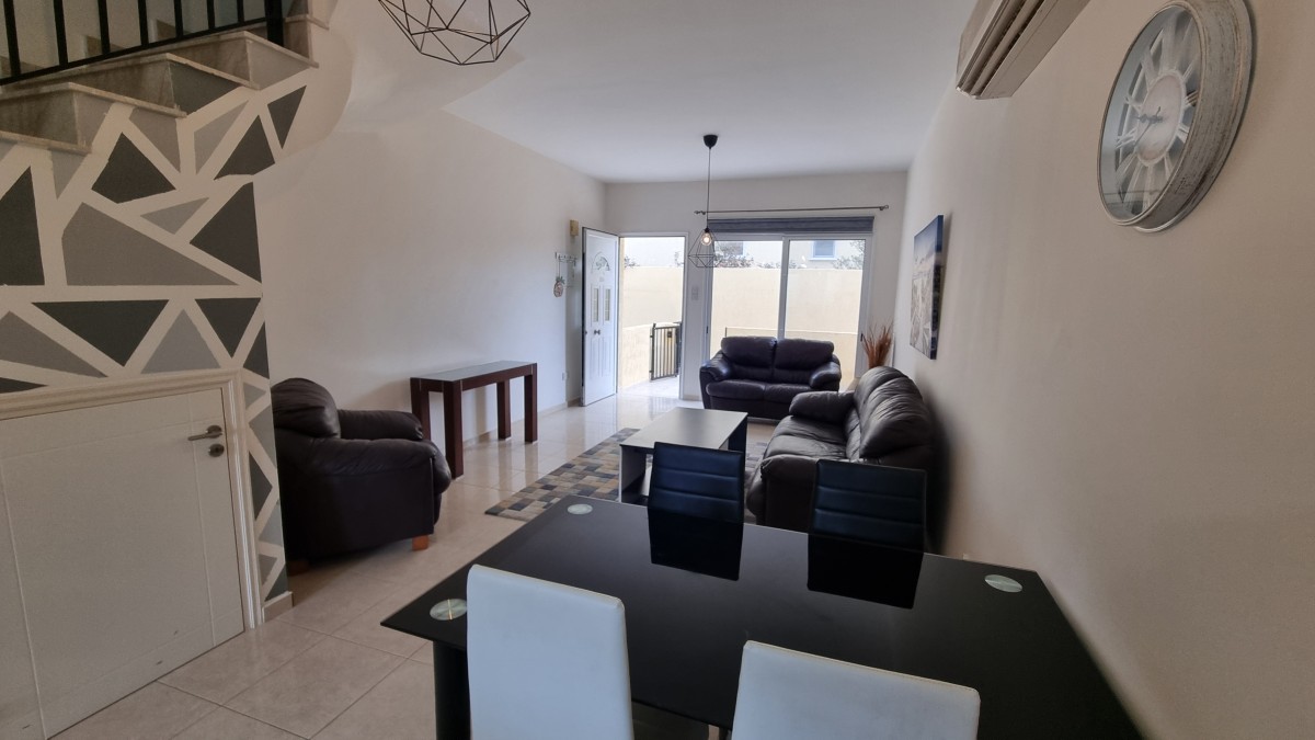 Town House / Maisonette For Rent  in  Kato Paphos - Universal