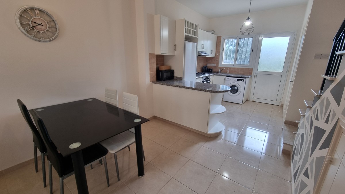 Town House / Maisonette For Rent  in  Kato Paphos - Universal