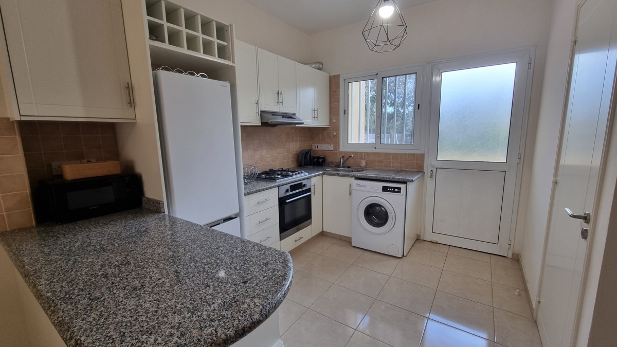 Town House / Maisonette For Rent  in  Kato Paphos - Universal