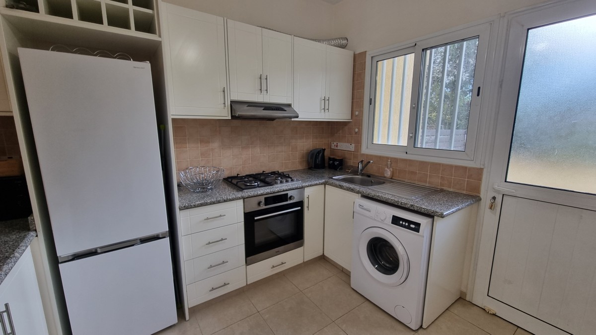 Town House / Maisonette For Rent  in  Kato Paphos - Universal