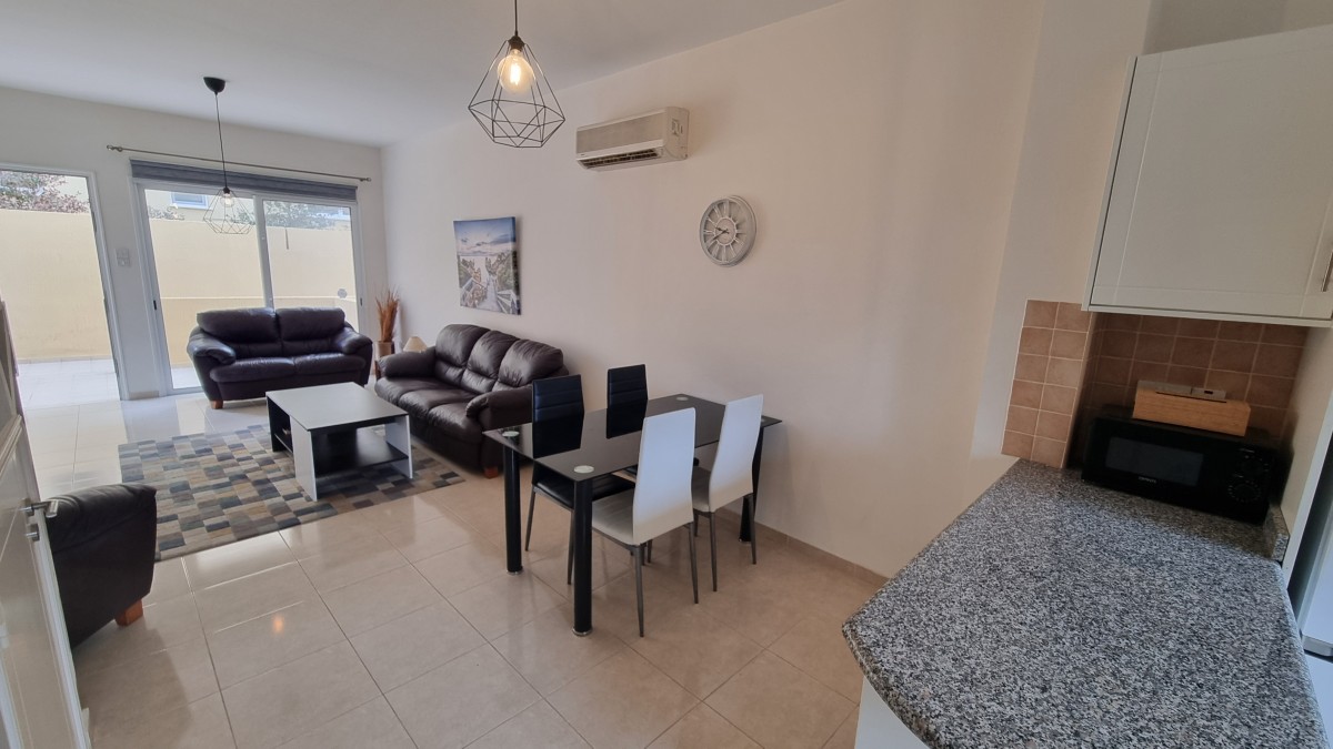 Town House / Maisonette For Rent  in  Kato Paphos - Universal
