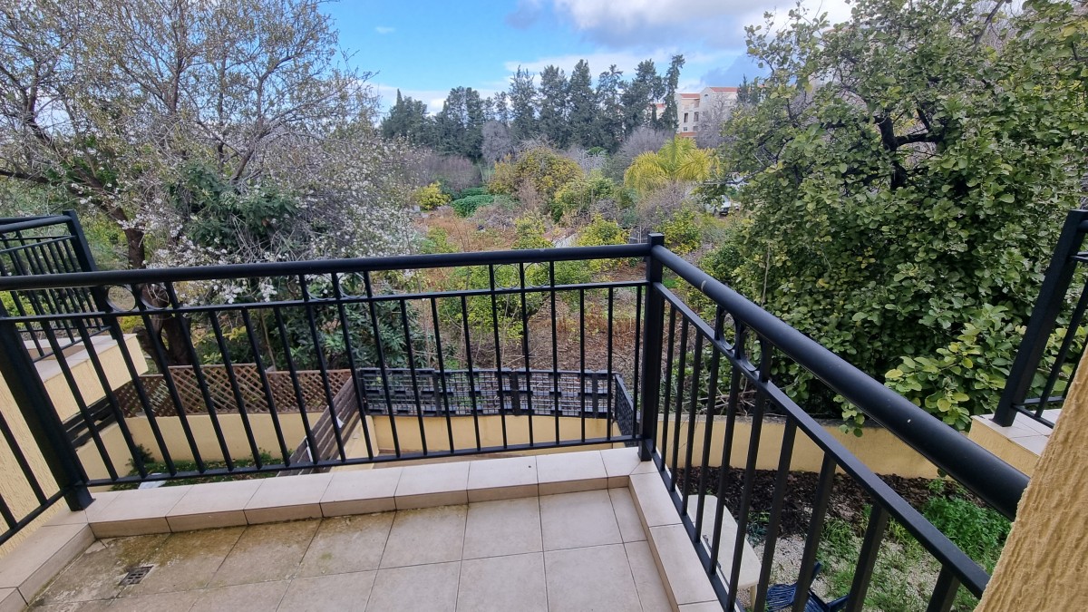 Town House / Maisonette For Rent  in  Kato Paphos - Universal