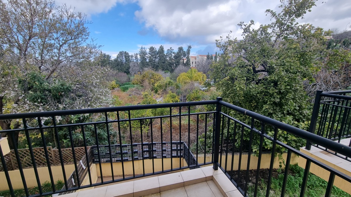 Town House / Maisonette For Rent  in  Kato Paphos - Universal