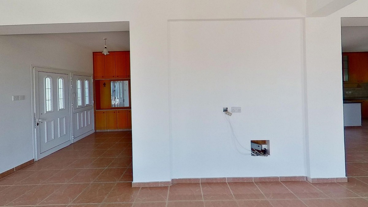 Detached Villa For Sale  in  Nea Dimmata