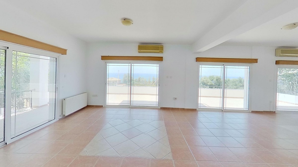 Detached Villa For Sale  in  Nea Dimmata