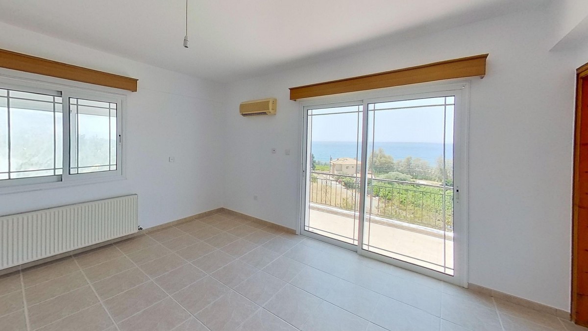 Detached Villa For Sale  in  Nea Dimmata