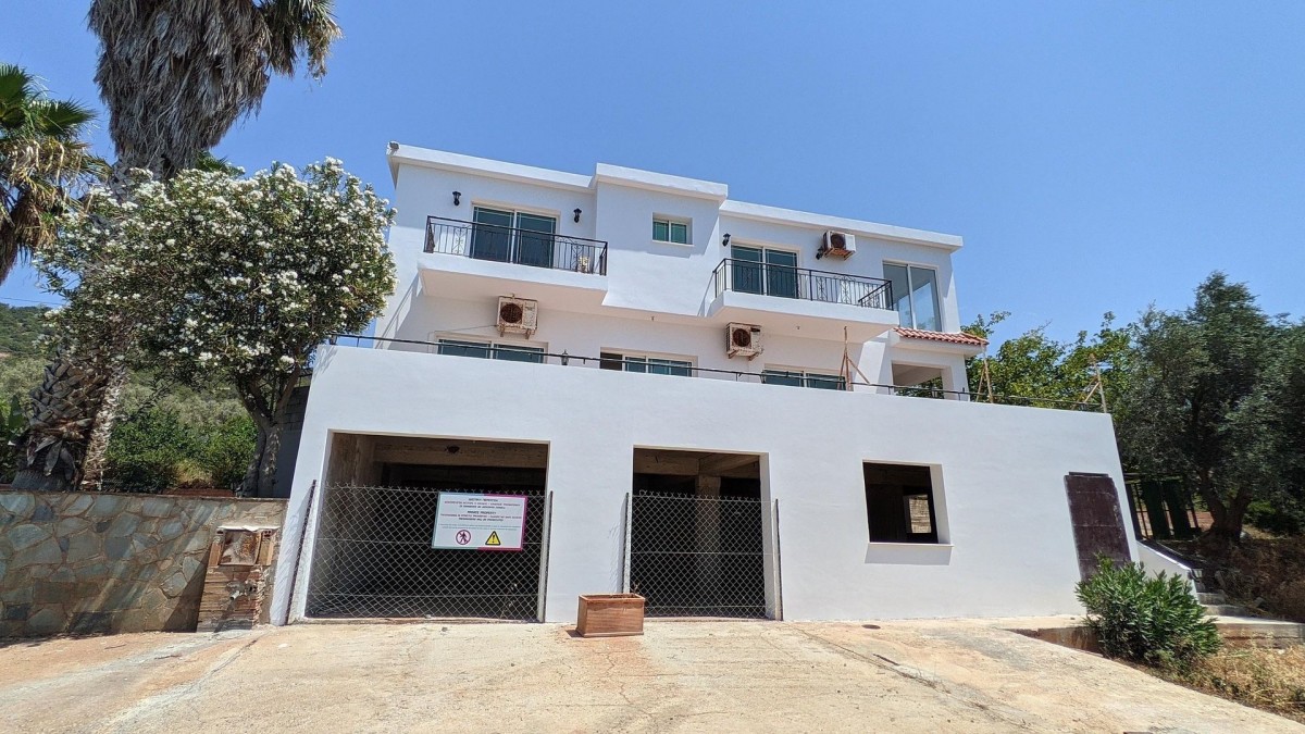 Detached Villa For Sale  in  Nea Dimmata