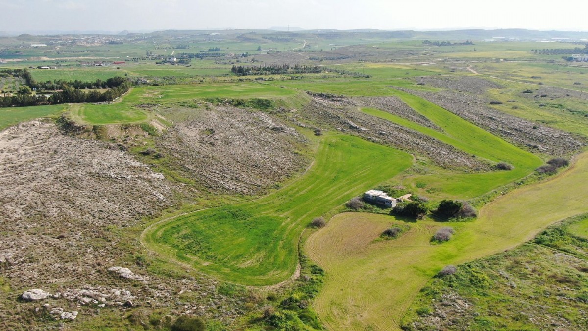 Share (25%) of a residential field, Geri