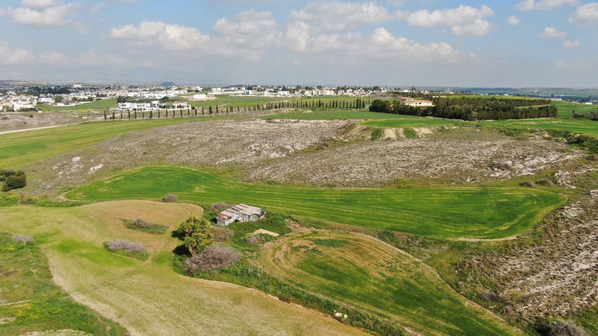 Share (25%) of a residential field, Geri