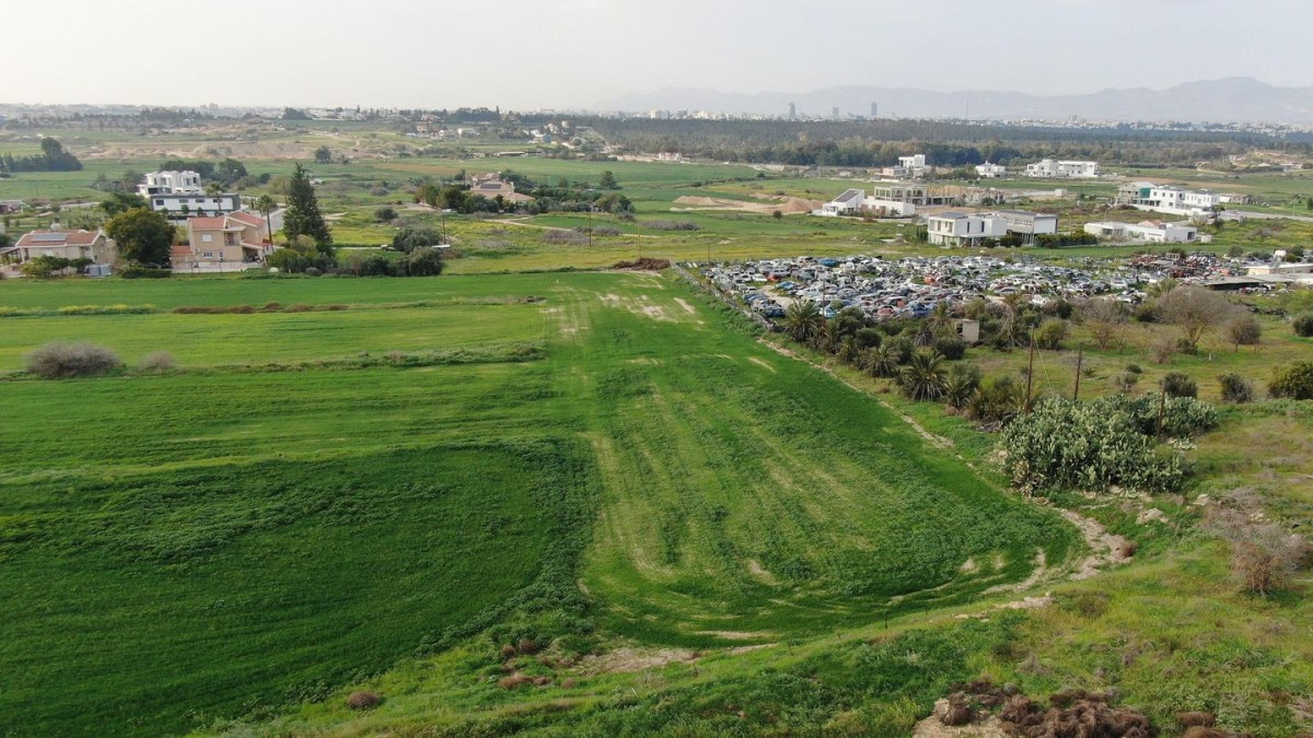 Residential field, Geri