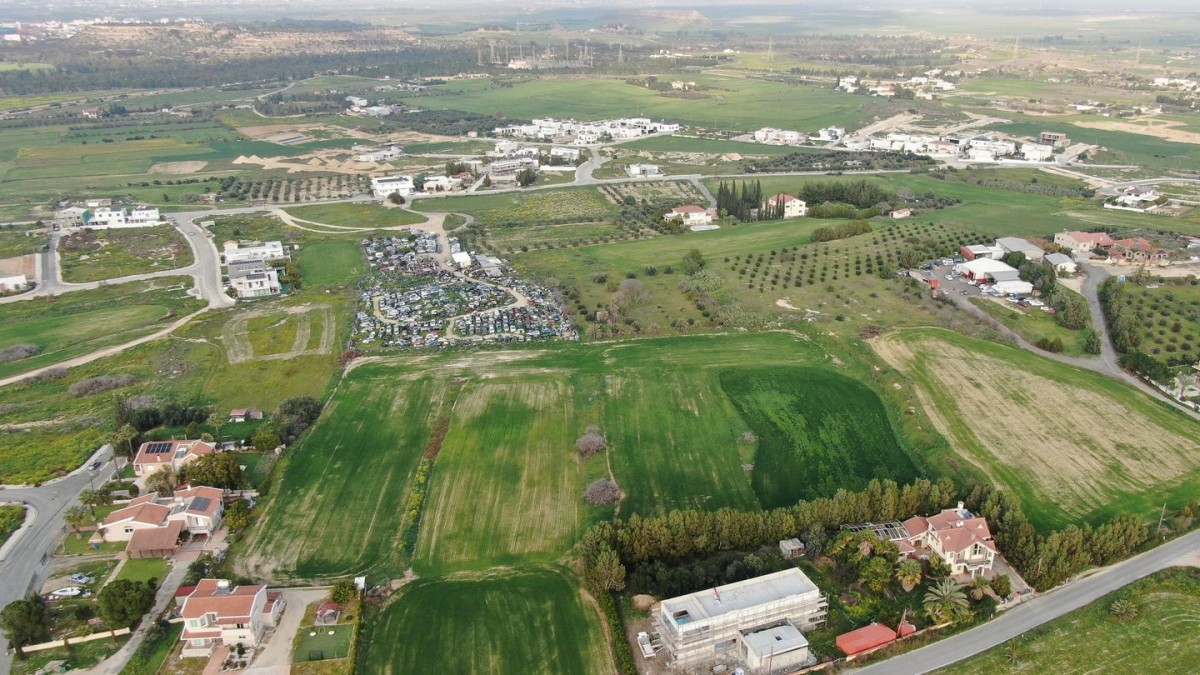 Residential field, Geri