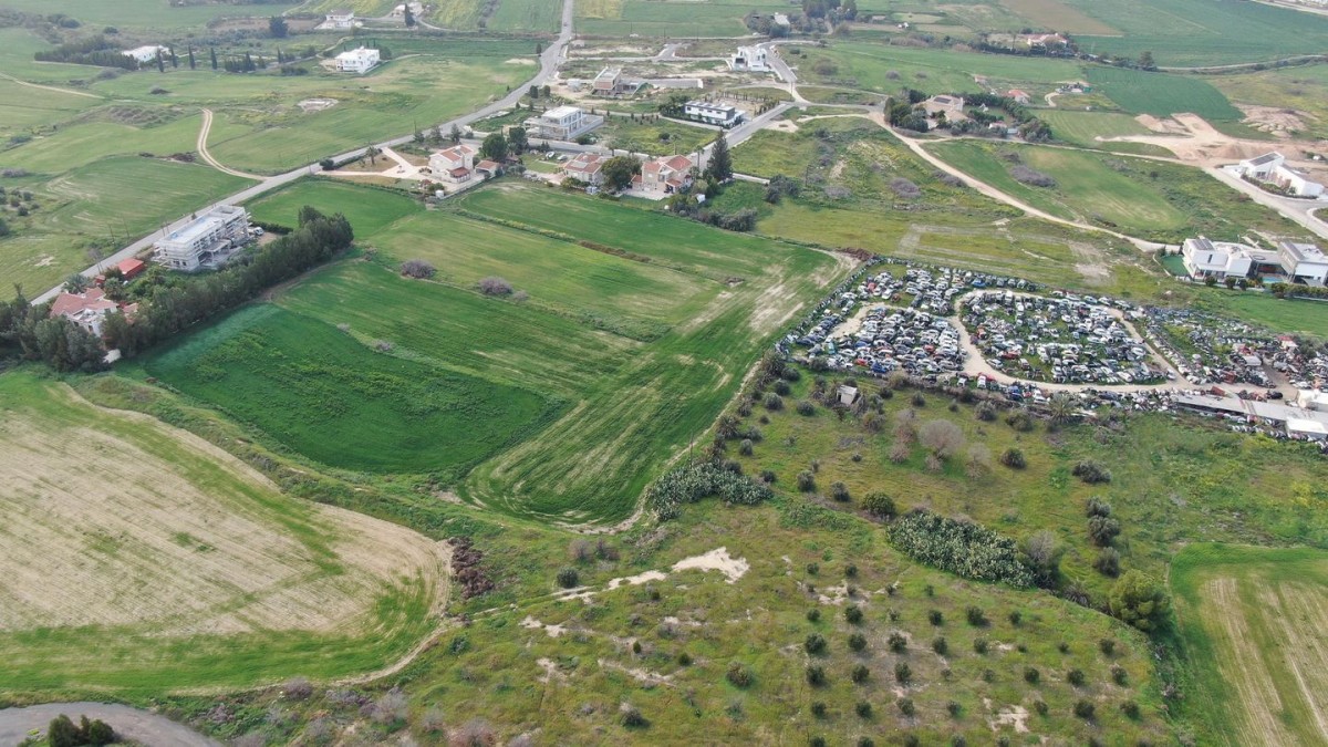 Residential field, Geri