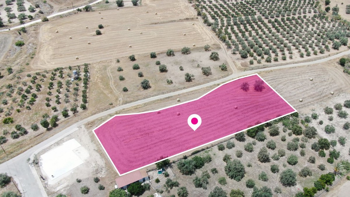 Residential field in Analiontas, Nicosia.