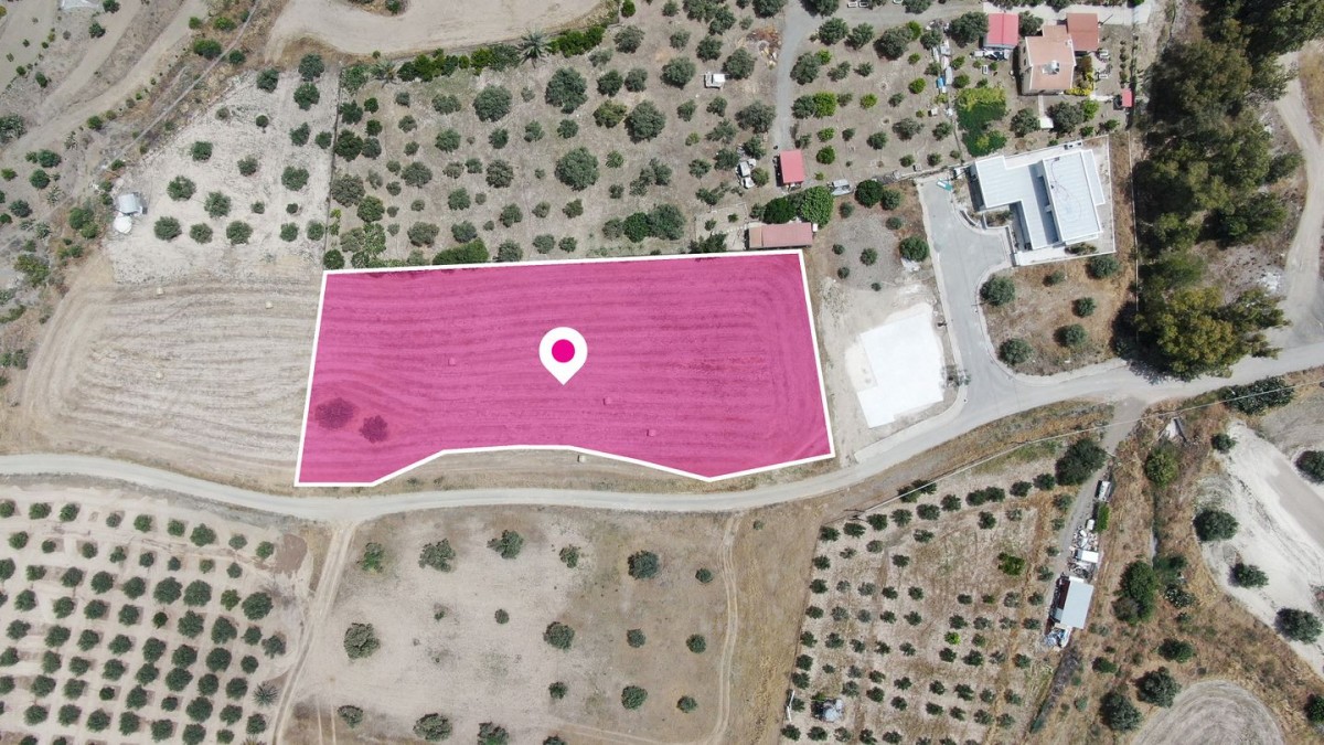 Residential field in Analiontas, Nicosia.