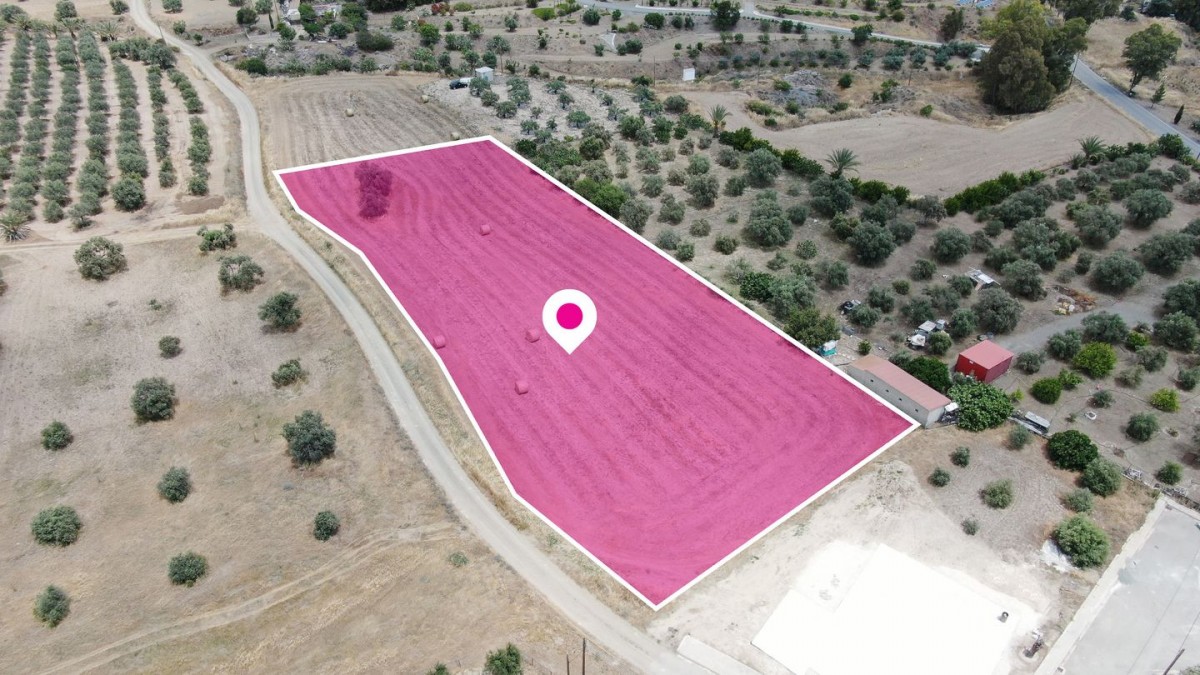 Residential field in Analiontas, Nicosia.