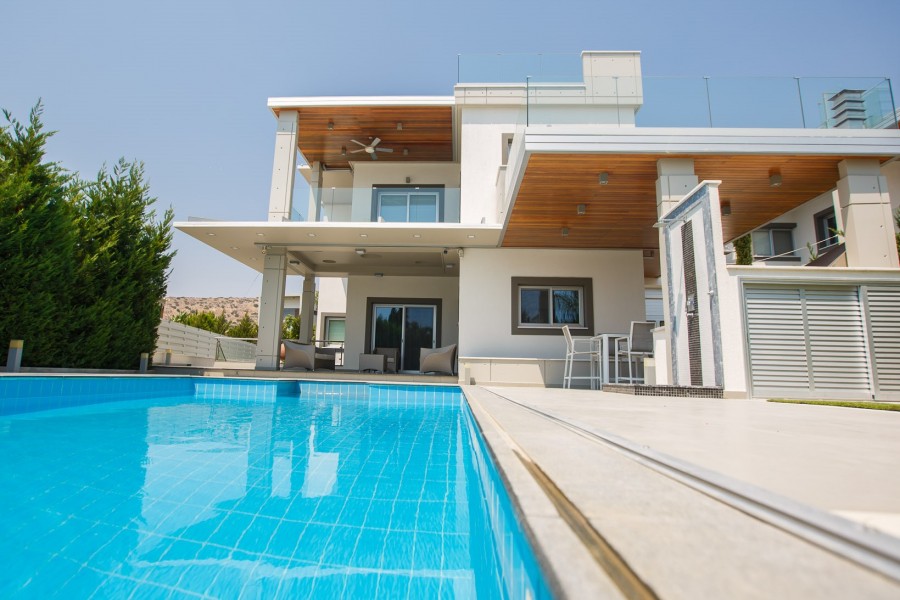 Detached Villa For Sale  in  Agios Tychon