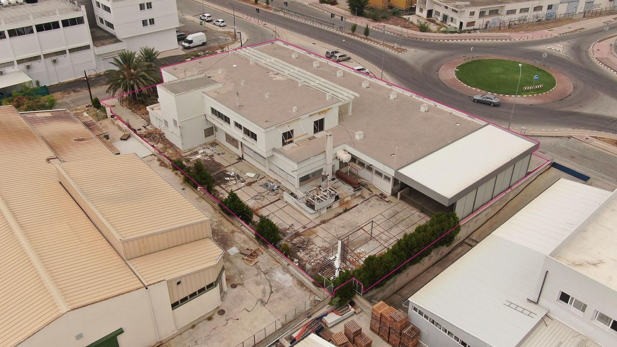 Building with Showroom in Kaimakli, Nicosia
