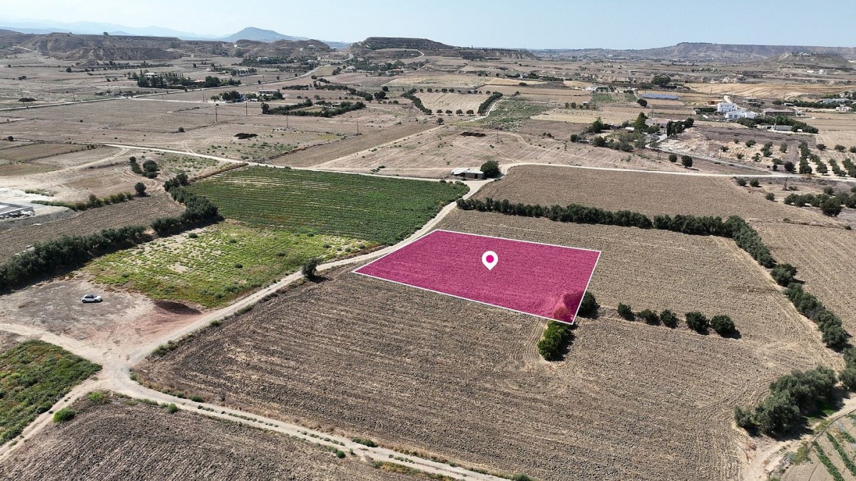 Residential field in Episkopeio , Nicosia