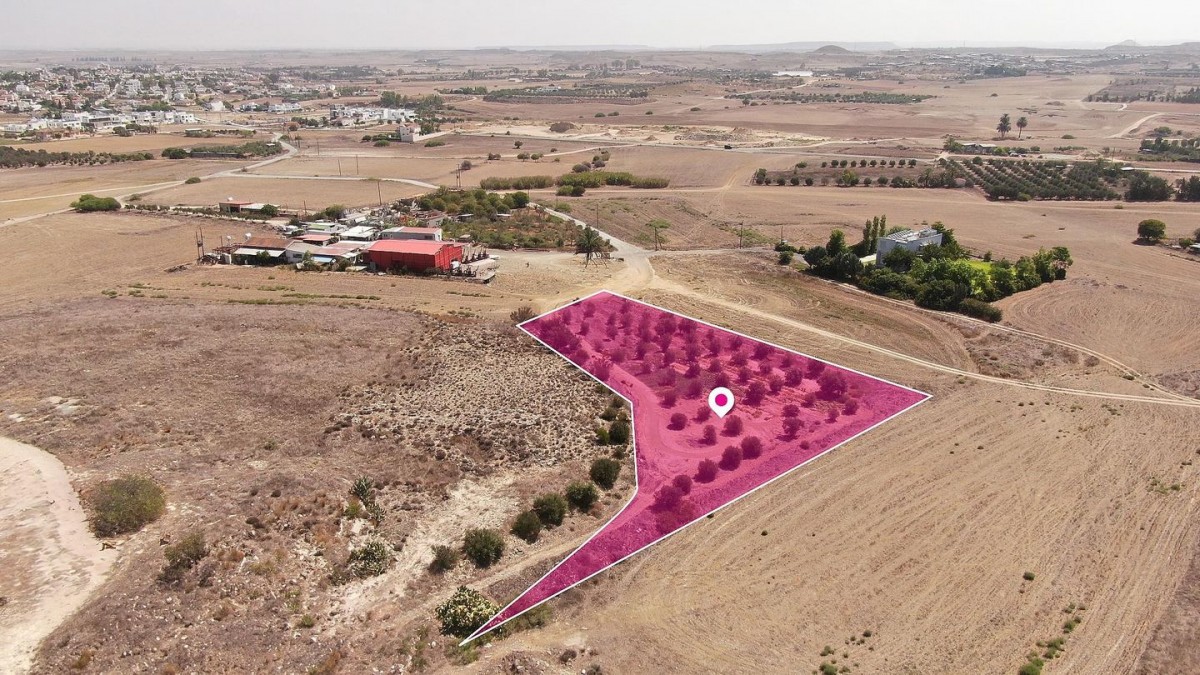Residential field in Geri Nicosia