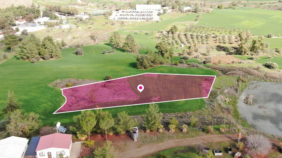 Residential field in Klirou, Nicosia