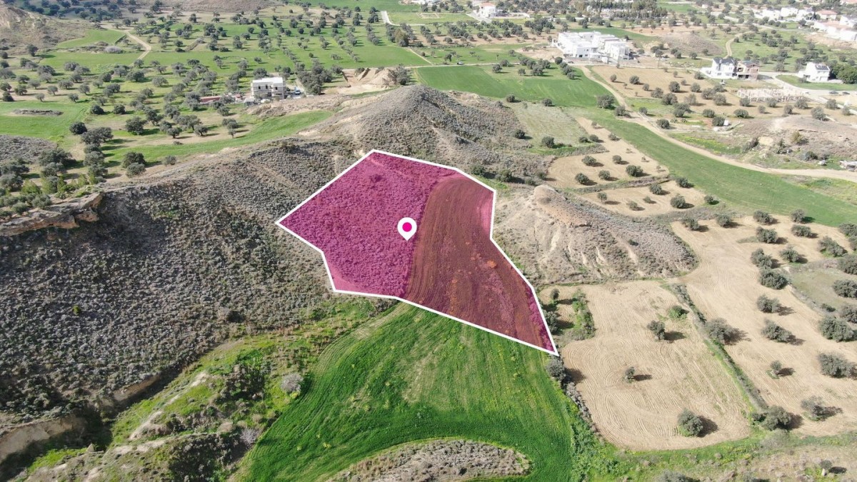 Residential field located in Tseri, Nicosia.