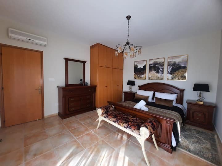 Detached Villa For Sale  in  Chlorakas