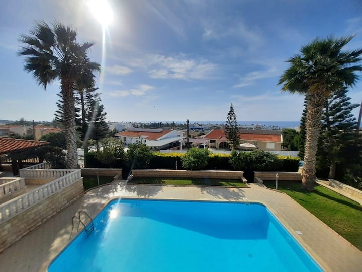Detached Villa For Sale  in  Chlorakas