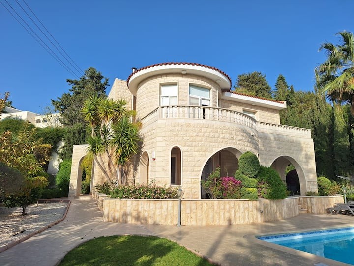 Detached Villa For Sale  in  Chlorakas