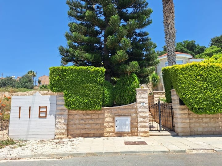 Detached Villa For Sale  in  Chlorakas