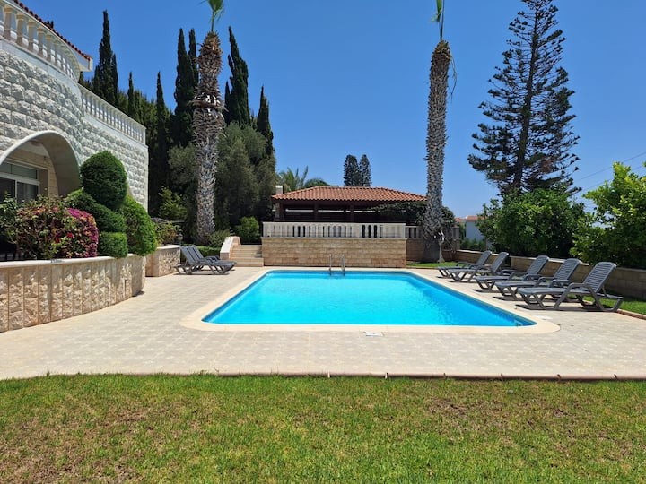 Detached Villa For Sale  in  Chlorakas