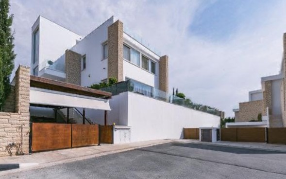 Detached Villa For Rent  in  Peyia - Sea Caves