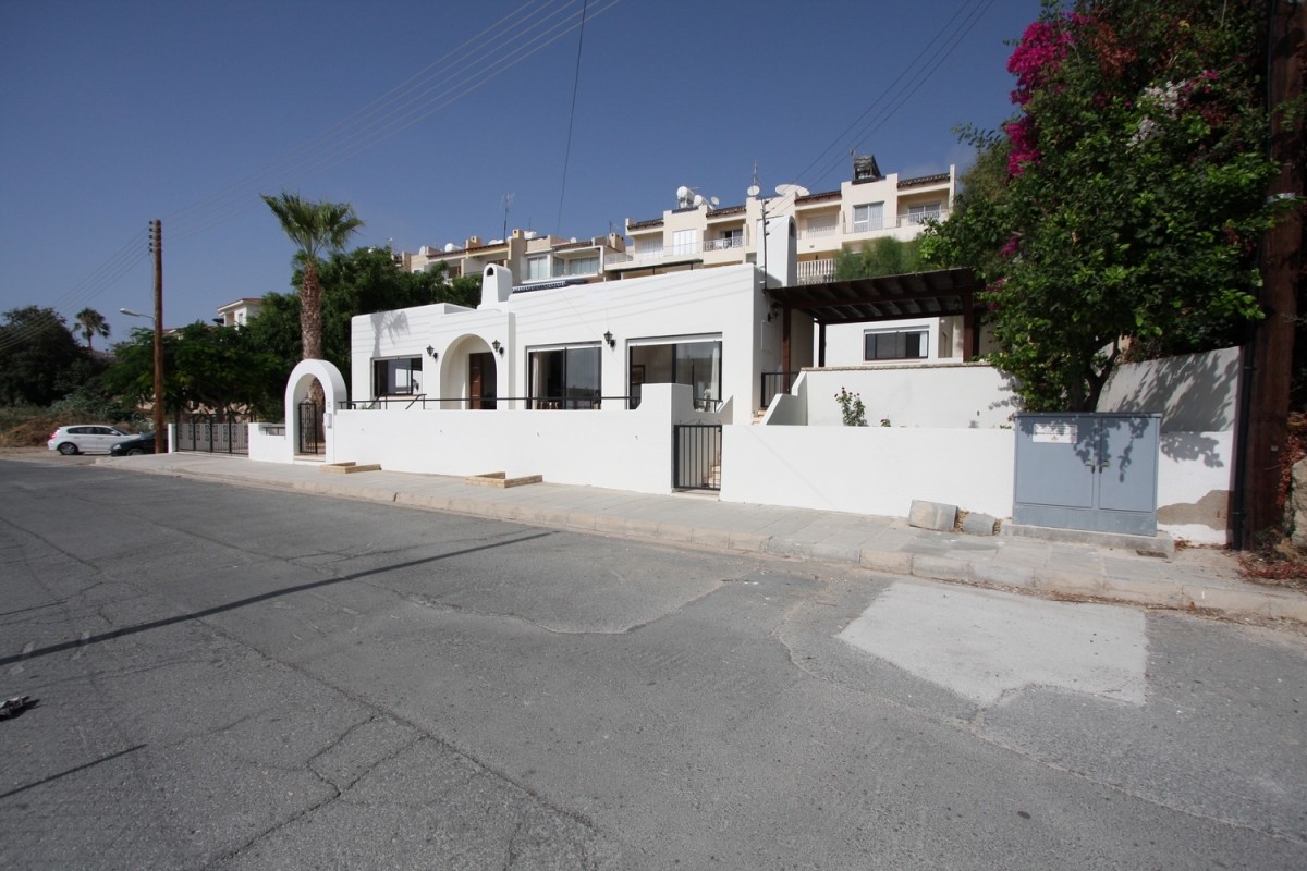Bungalow For Rent  in  Chlorakas