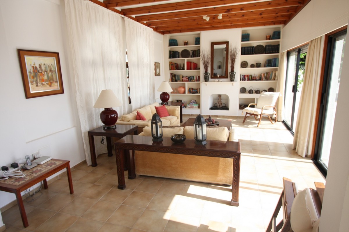 Bungalow For Rent  in  Chlorakas