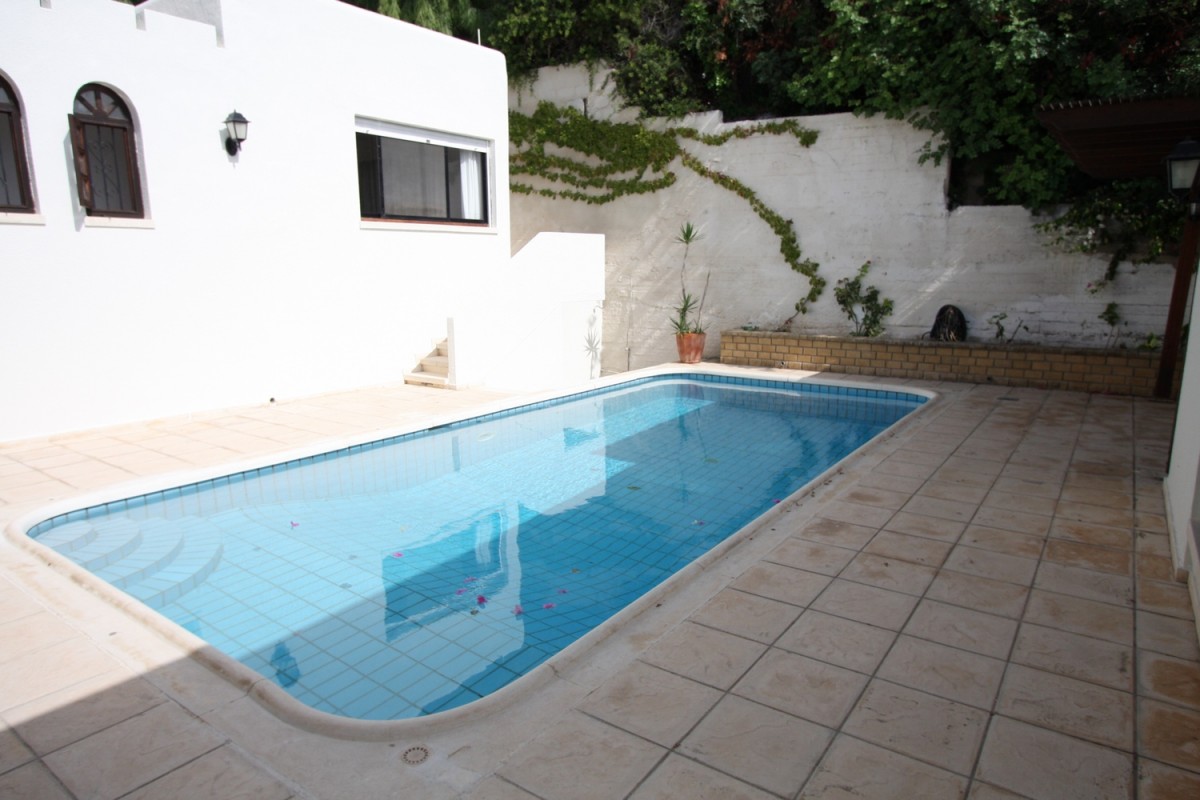 Bungalow For Rent  in  Chlorakas