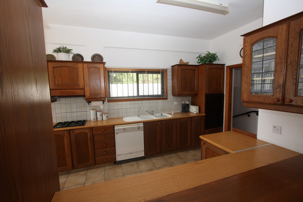 Bungalow For Rent  in  Chlorakas