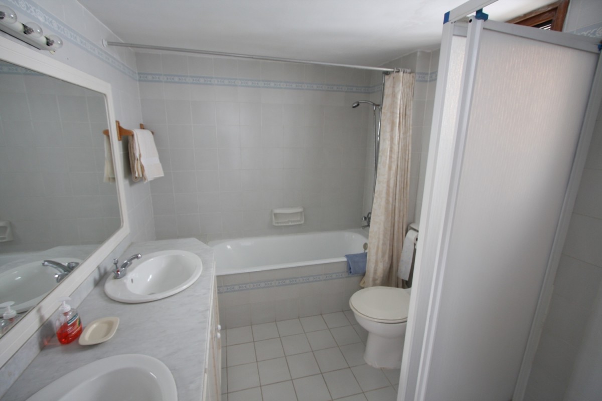 Bungalow For Rent  in  Chlorakas