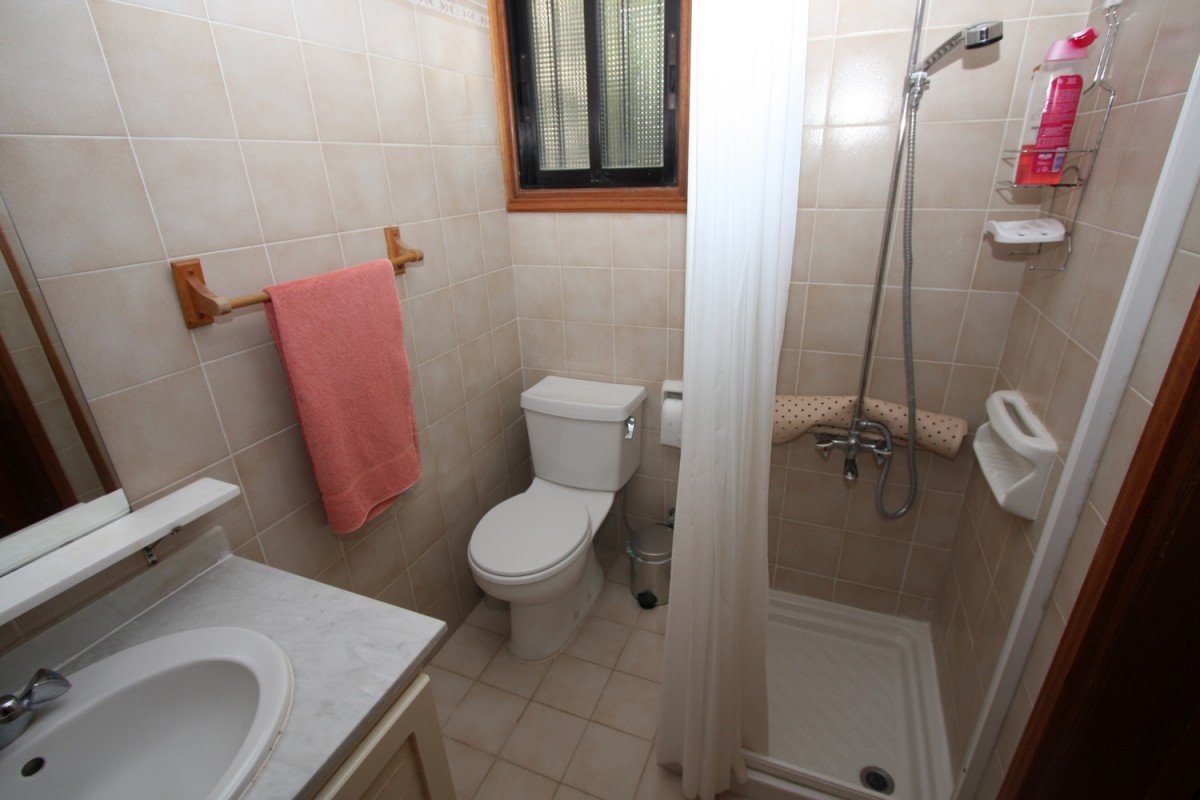 Bungalow For Rent  in  Chlorakas